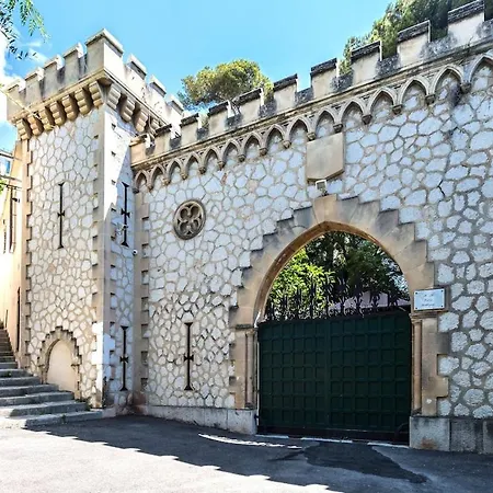 Rooftop Villa, Center, Access *